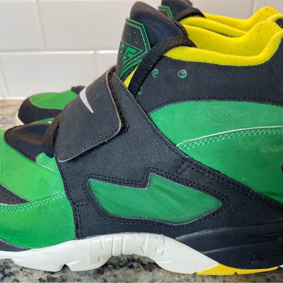 NIKE Air Diamond Turf Oregon Ducks Size 11 - Picture 2 of 11